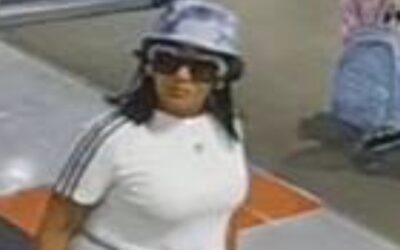 Policía Warwick necesita su ayuda para identificar a esta persona sospechosa de robo a banco.