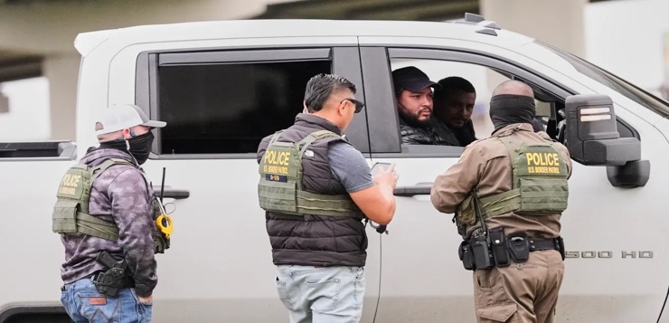 ¿Qué cambia con las nuevas reglas de ICE? Estas son las ocho claves que debes saber