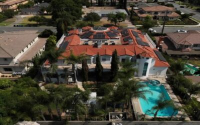 Pareja de California arrestada por abuso infantil en investigación de gestación subrogada