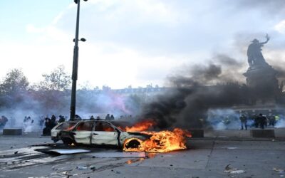 París arde en protestas: autos incendiados, saqueos y 272 detenidos en toda Francia