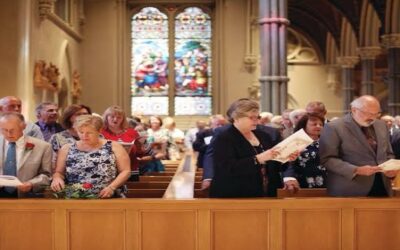 Decenas de parejas celebraron el amor en la catedral en Providence